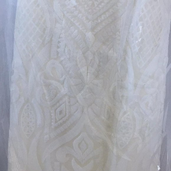 Hayley Paige Delta Wedding Dress - Picture 4 of 4